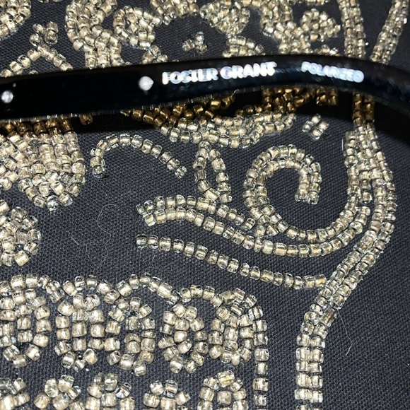 Foster Grant Women's
Polarized sunglasses Beth, Black.  Great condition. - Picture 7 of 7